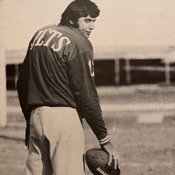 100 Greatest Football Heroes (Illustrated True Books) - Picture 9 of 13